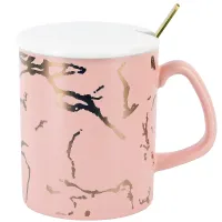 Кружка с крышкой и ложкой Розовый мрамор (розовая) v=380 мл