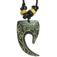 Амулет 37х22мм, кость IN0350-05