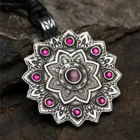 Амулет Мандала Любви с камнем агат и стразами, 35х42мм, металлический