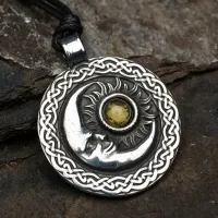 Амулет Солнце и Луна с камнем топаз, 35х42мм, металлический