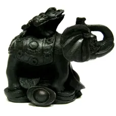 Жаба на слоне статуэтка 8х7см пластик R352