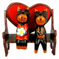 Кошки на скамейке статуэтка, дерево 20х19см IN0117