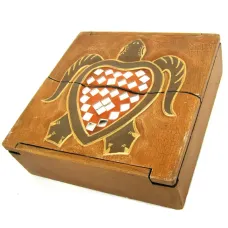 Шкатулка двустворчатая Морская черепаха 20х20х6см дерево IN0290