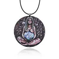 Кулон Богиня Земли на шнурке, d.7см BJK320