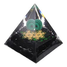 Фигурка Пирамида с малахитом ST046