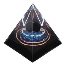 Фигурка Пирамида с черным агатом ST048