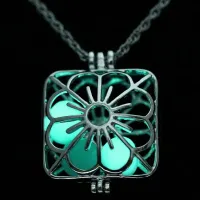 Светящийся кулон - аромамедальон с цепочкой Цветок 35х28мм, цвет серебристый