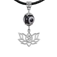 Амулет Лотос и Ом (гармония и развитие), бусина Дзи из агата MKA35-30