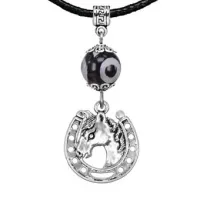 Амулет Подкова (счастье), бусина Дзи из агата MKA35-31