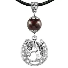 Амулет Подкова (счастье), гранат MKA22-31