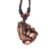 Амулет Пи Яо, имитация резьбы по кости, пластик, со шнурком AP059