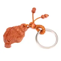 Брелок Трехлапая Жаба богатства, красное дерево BK032-66