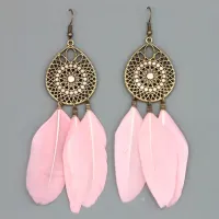 Розовые серьги с перьями 9 см SE110-2