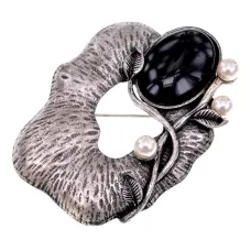 Брошь Цветок с жемчугом и черным агатом UE023
