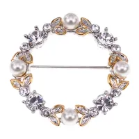 Брошь Венок, цвет позолоченный со стразами и жемчугом UE029