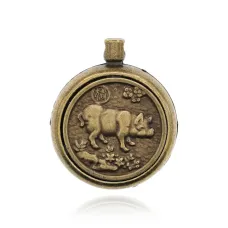 Кулон Восточный гороскоп Свинья с молитвенным барабаном, d.2,5см BJK292-08