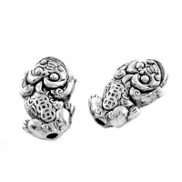 Подвеска для бижутерии Пи Щу 15х10х5мм, цвет серебр. FP2057-S